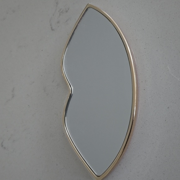 New In Box Yves Saint Laurent Lip-Shaped Mirror Soft Pink & Gold 4x2 YSL Mirror - Picture 3 of 4